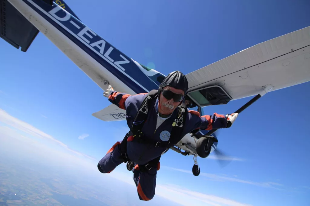 skydive_varrelbusch_dealz_exit