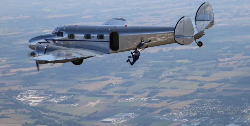 skydive_varrelbusch_electra_mokka_exit