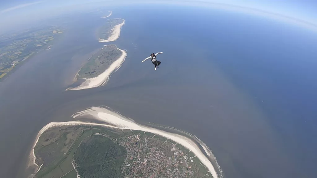 skydive_varrelbusch_langeoog_sitfly_fabian_1