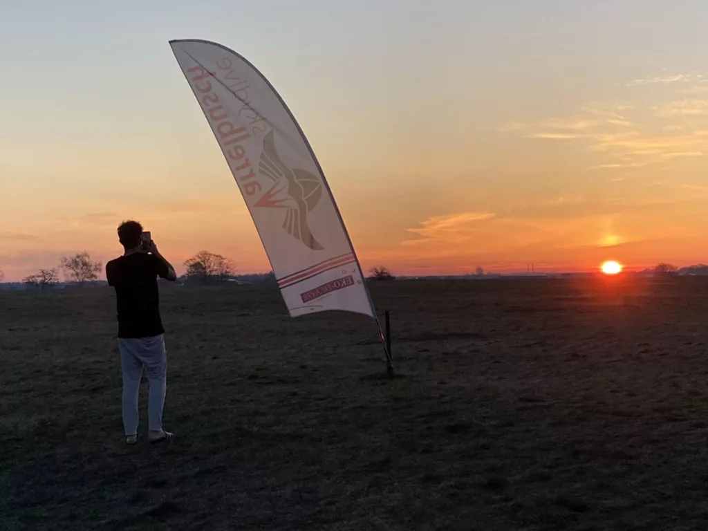 skydive_varrelbusch_sunset_ground