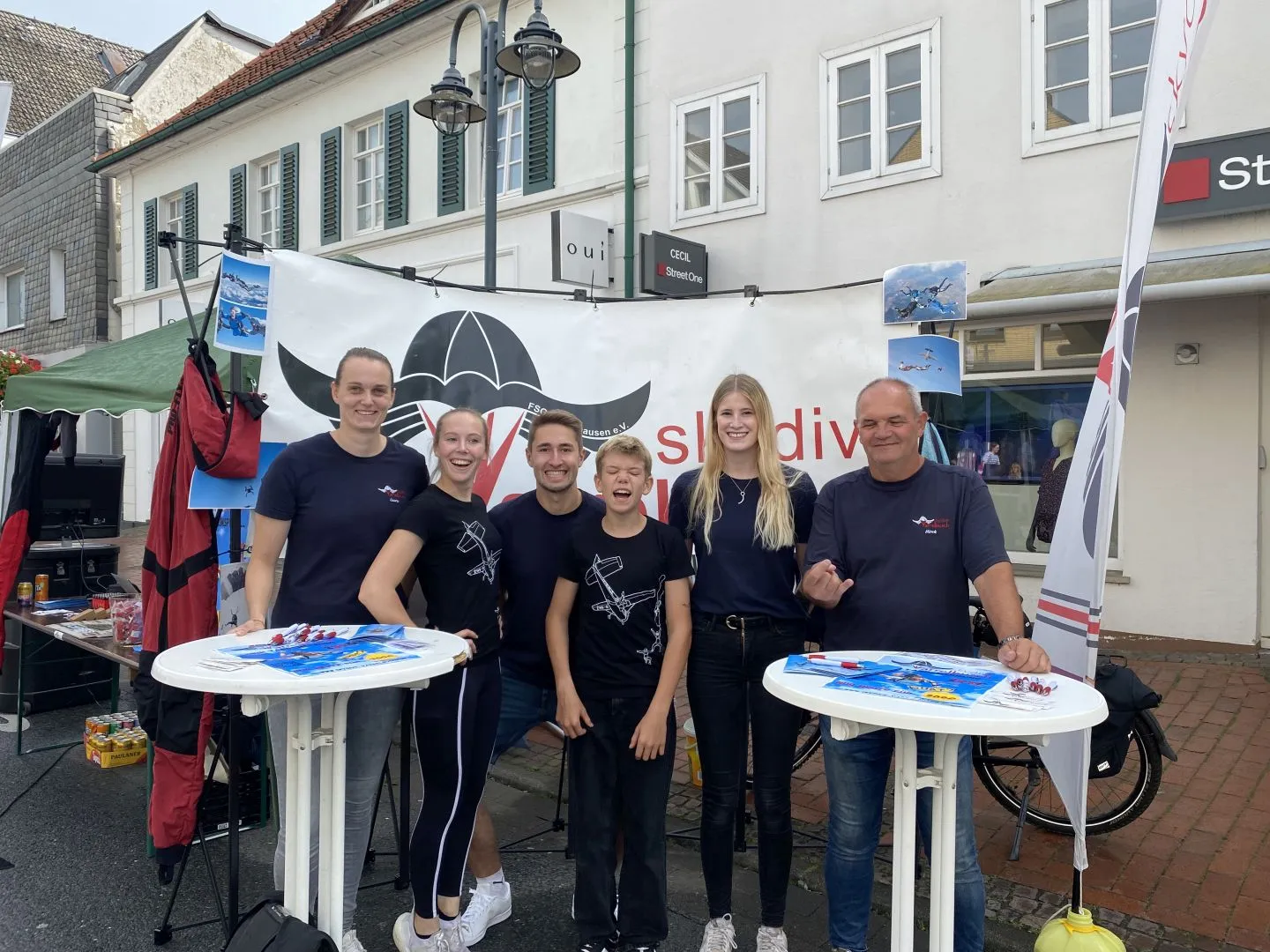 Skydive Varrelbusch Team beim Stand auf den Vechtaer Vereinstagen