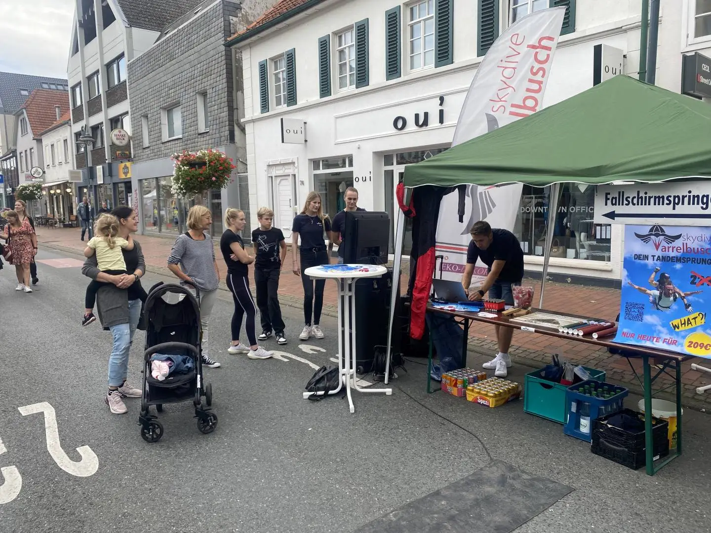 Skydive Varrelbusch Team beim Stand auf den Vechtaer Vereinstagen 2023