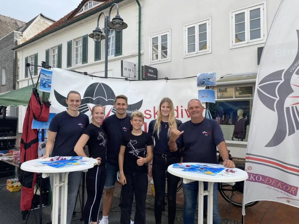 Skydive Varrelbusch Team beim Stand auf den Vechtaer Vereinstagen 2023